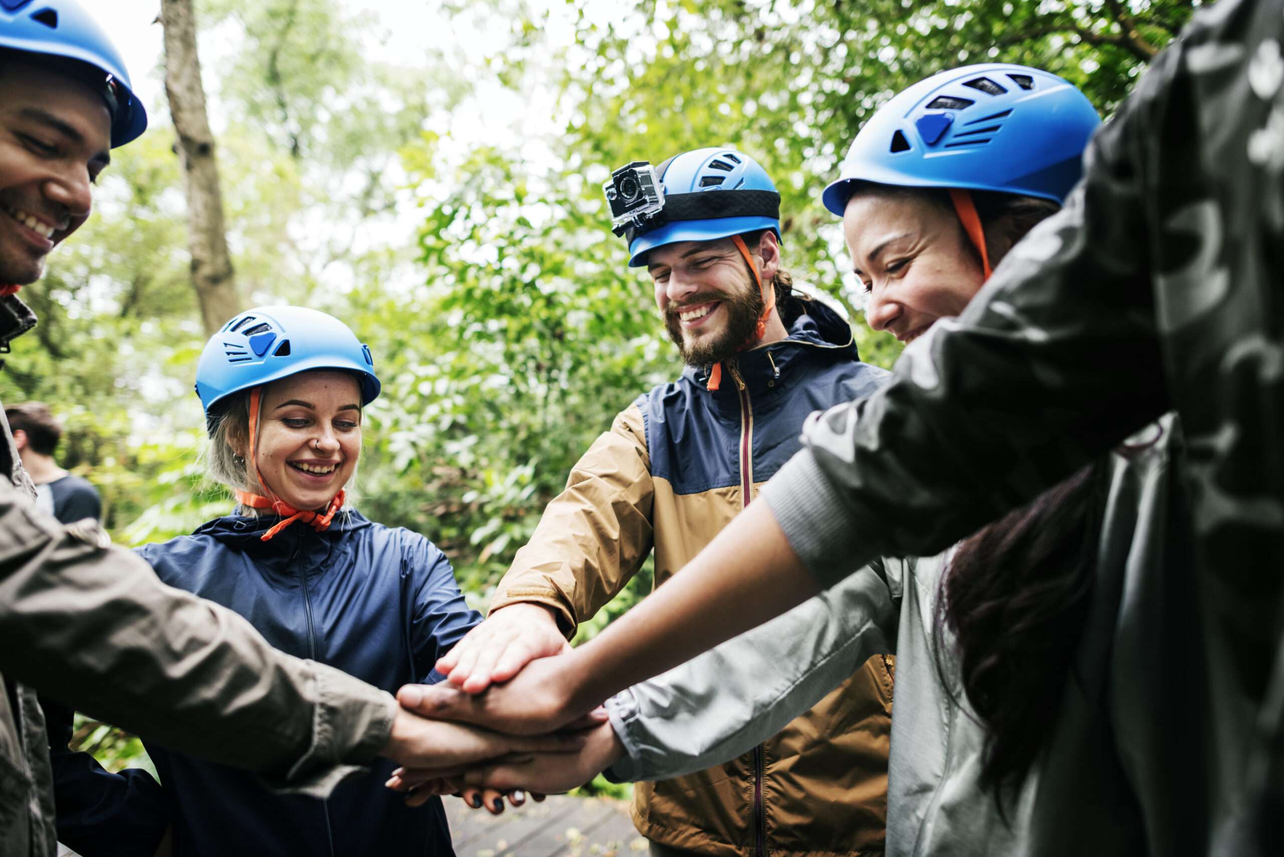 Collaborateurs et clients récompensés lors d'une activité team building en Occitanie